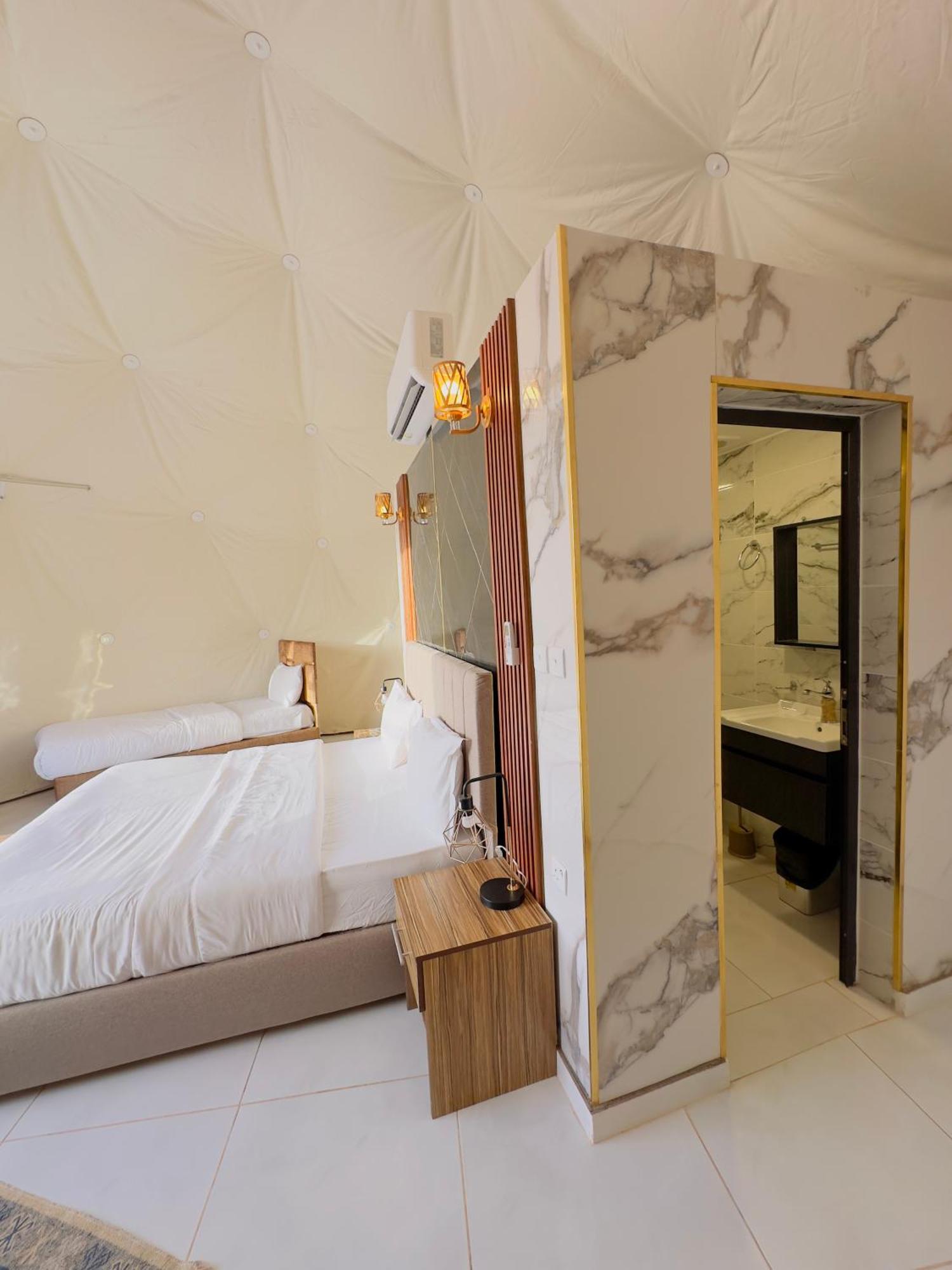 Rum Four Mountain Luxury Camp วาดิรัม ภายนอก รูปภาพ