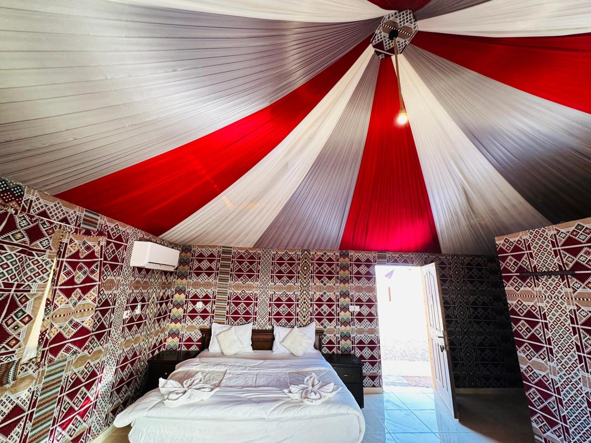 Rum Four Mountain Luxury Camp วาดิรัม ภายนอก รูปภาพ