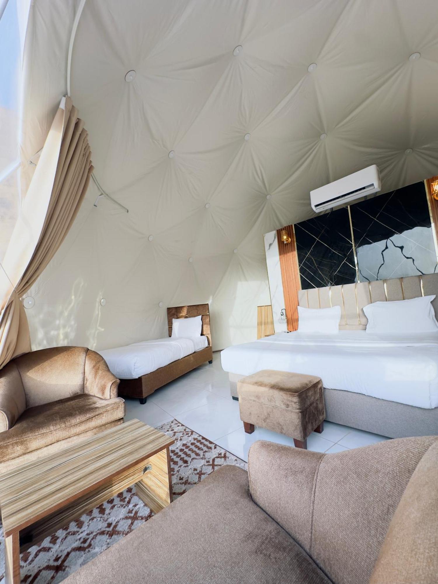 Rum Four Mountain Luxury Camp วาดิรัม ภายนอก รูปภาพ